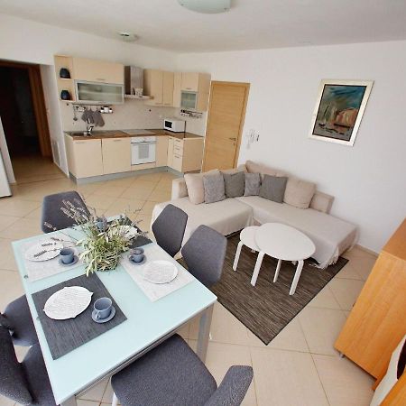 Sun-Kissed Apartment In Bibinje With Garden Rum bild