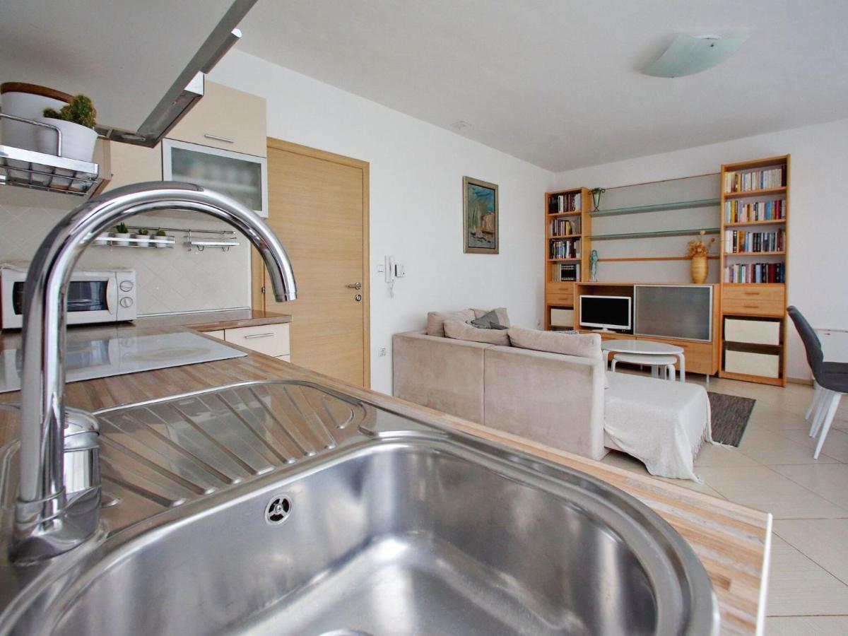 Sun-Kissed Apartment In Bibinje With Garden Rum bild