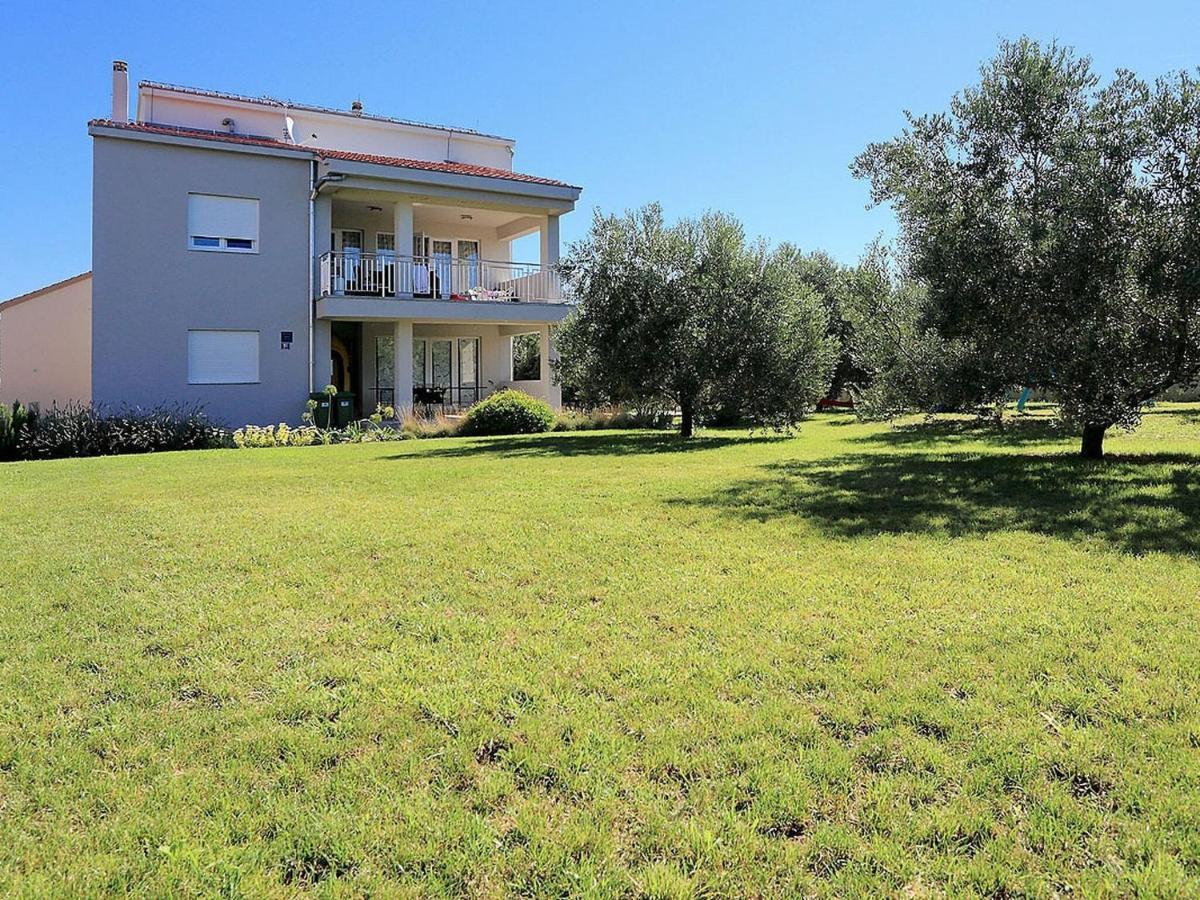 Sun-Kissed Apartment In Bibinje With Garden Rum bild